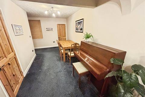 2 bedroom end of terrace house to rent, Cropston Road, Leicester LE7