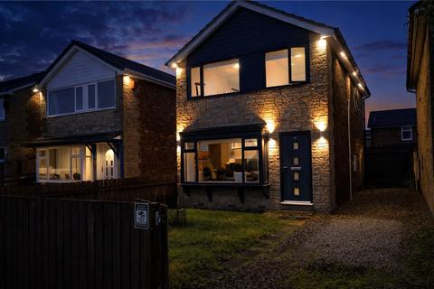 3 bedroom detached house for sale, Ashfield Drive, Halifax, West Yorkshire, HX3