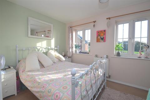 2 bedroom semi-detached house for sale - St. Wilfred Drive, East Cowes