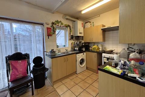undefined, Walton Road, Woking GU21