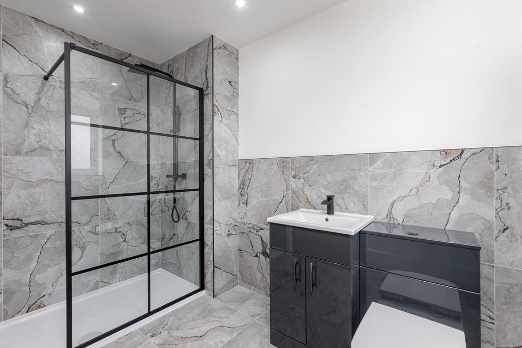 Bedroom Two En Suite