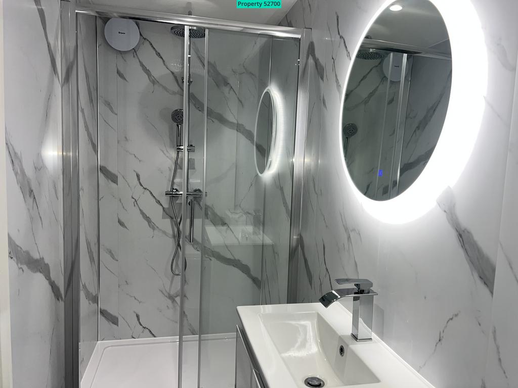 En-Suite (Bedroom 1)