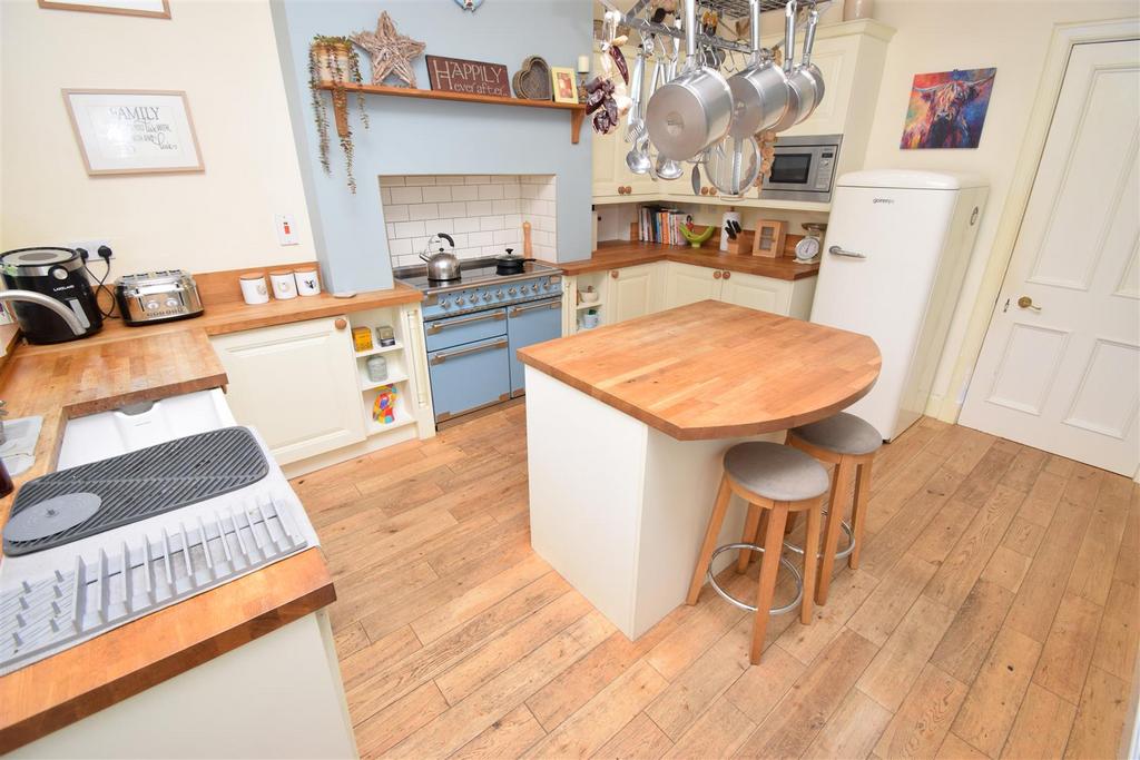 Kitchen breakfast room.jpg