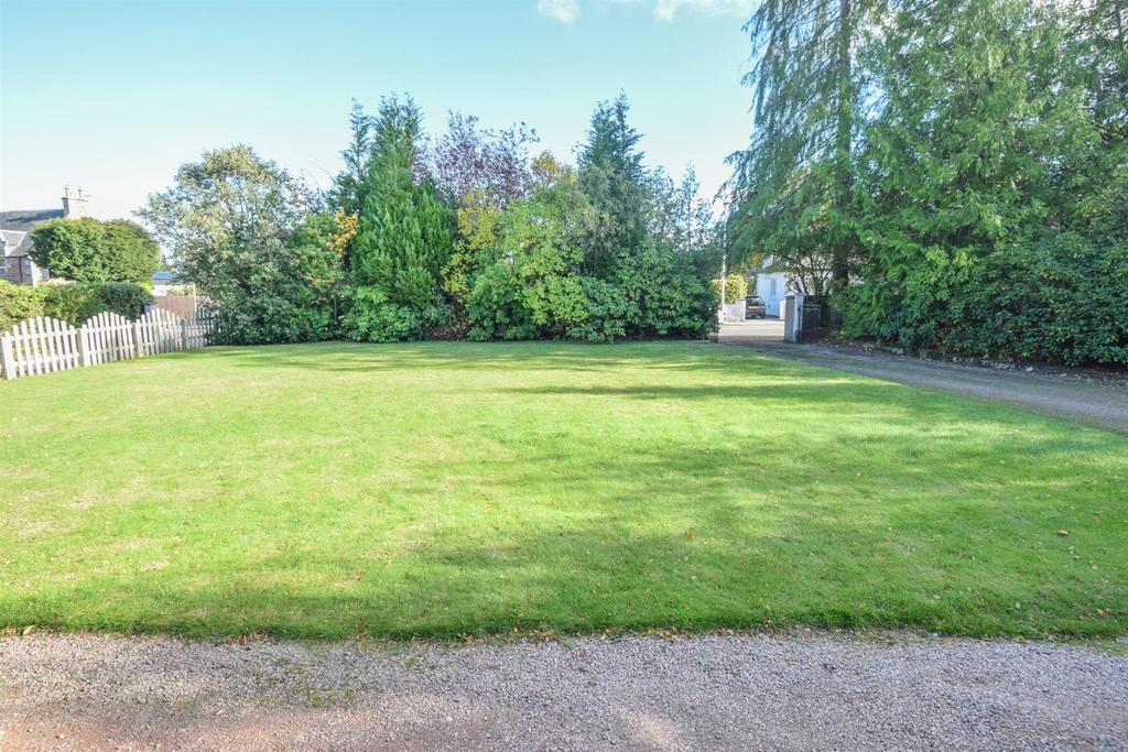 FRONT GARDEN.jpg