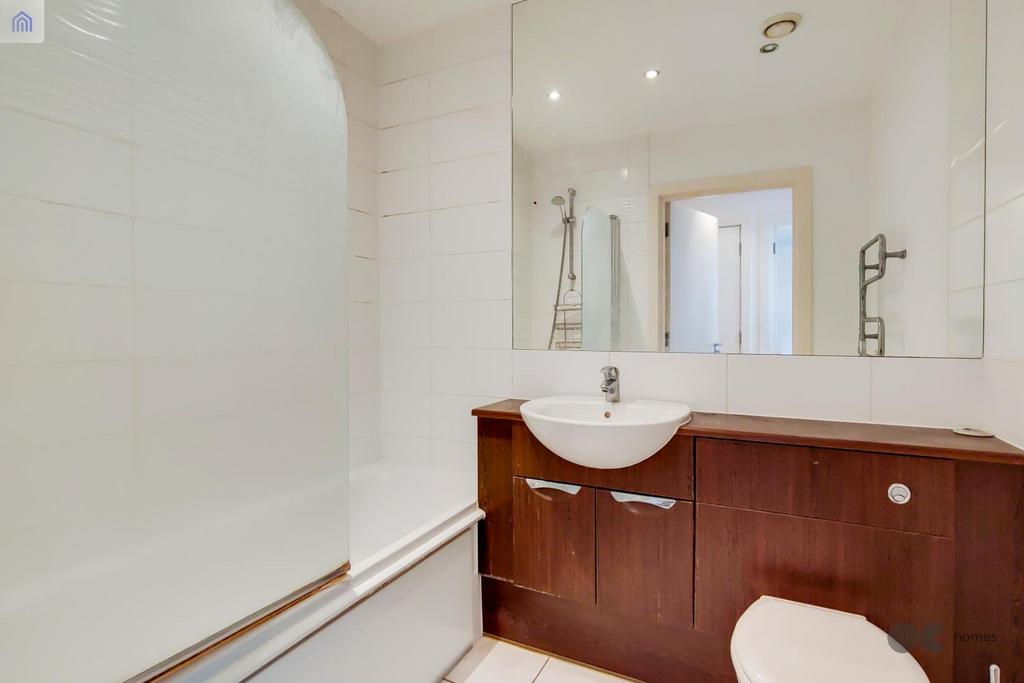 4 Bathroom-0.jpg