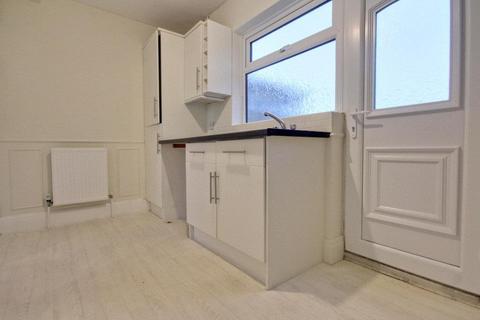 2 bedroom house to rent, Foredyke Avenue, Hull