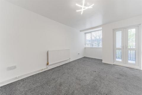 2 bedroom flat to rent, Carslake Road, London