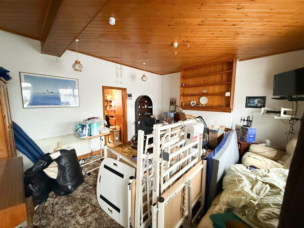 5 bed terrace Cross Hills