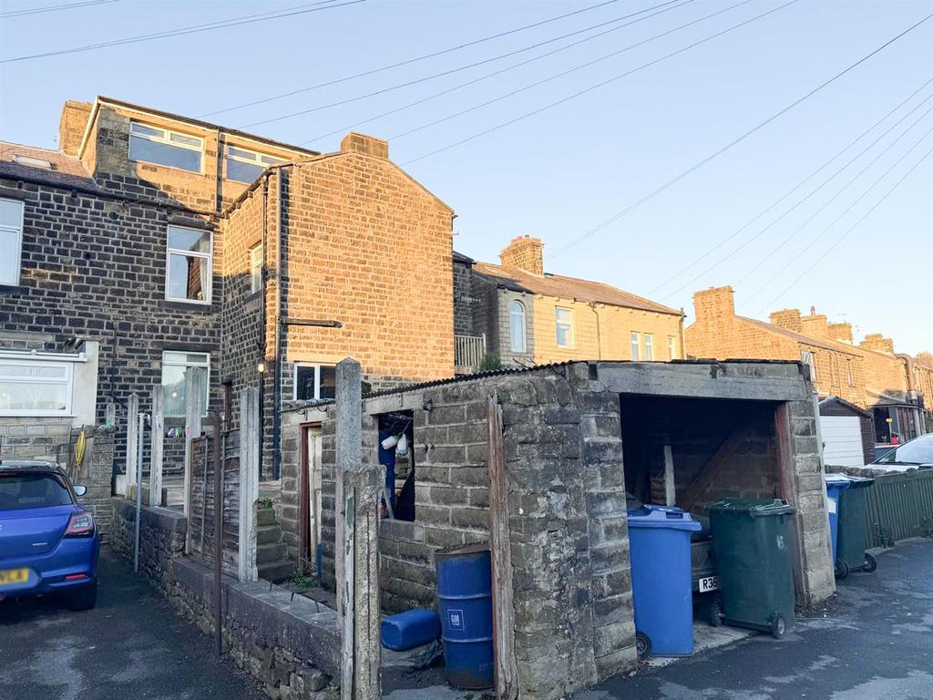 5 bed terrace Cross Hills