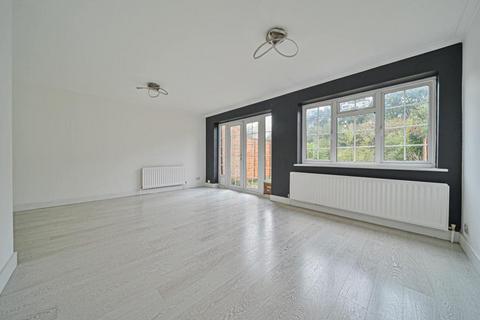 3 bedroom terraced house to rent, Guildford GU2