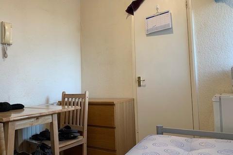 undefined, High Street, Ruislip HA4