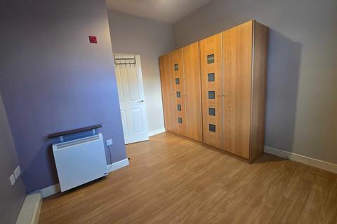 1 bedroom flat to rent,  Bury Old Road , Prestwich M25