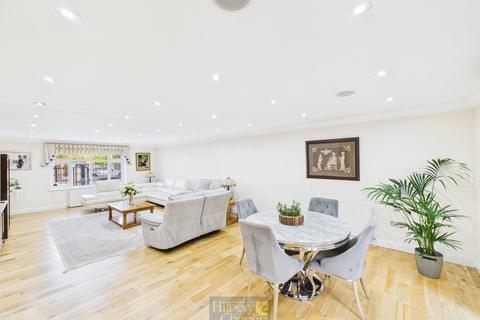 6 bedroom house for sale, Woodlands Avenue, Hornchurch, RM11