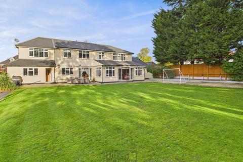 undefined, Woodlands Avenue, Hornchurch, RM11