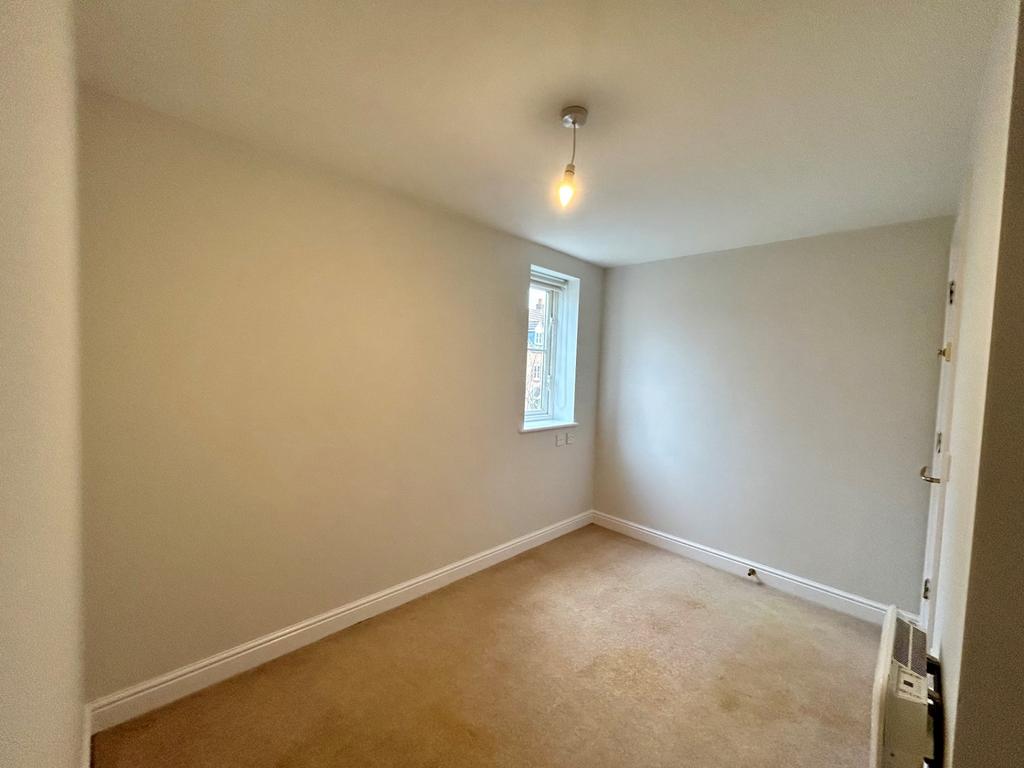 7 Farnborough Drive