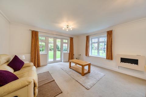 2 bedroom apartment for sale, Green Lane, Northwood, Middlesex