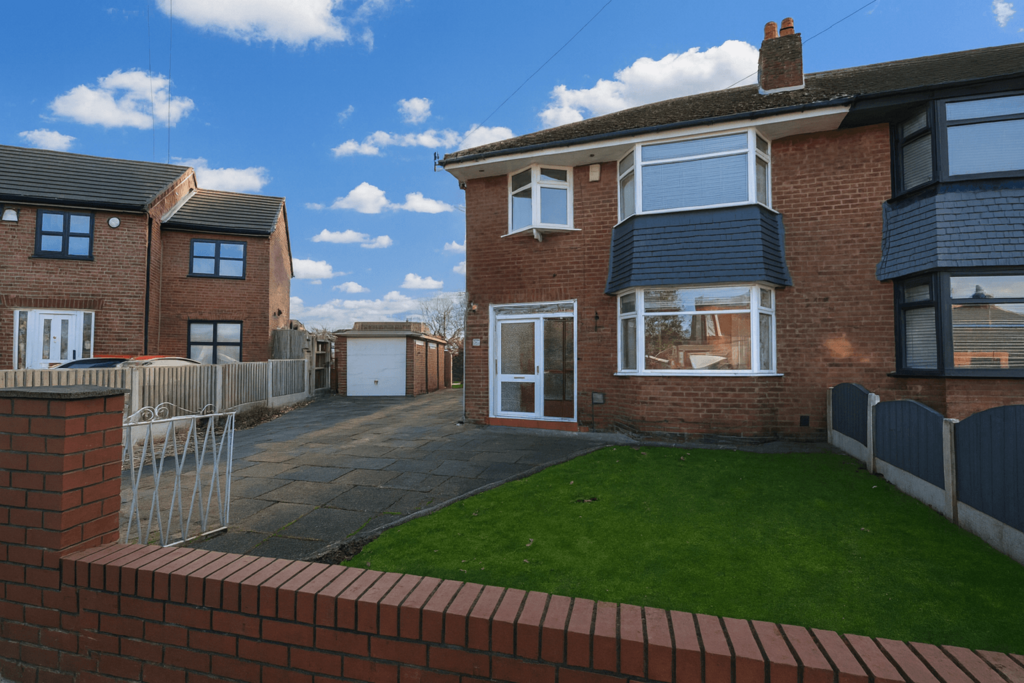 Banbury Road, Middleton, M24 1 GB