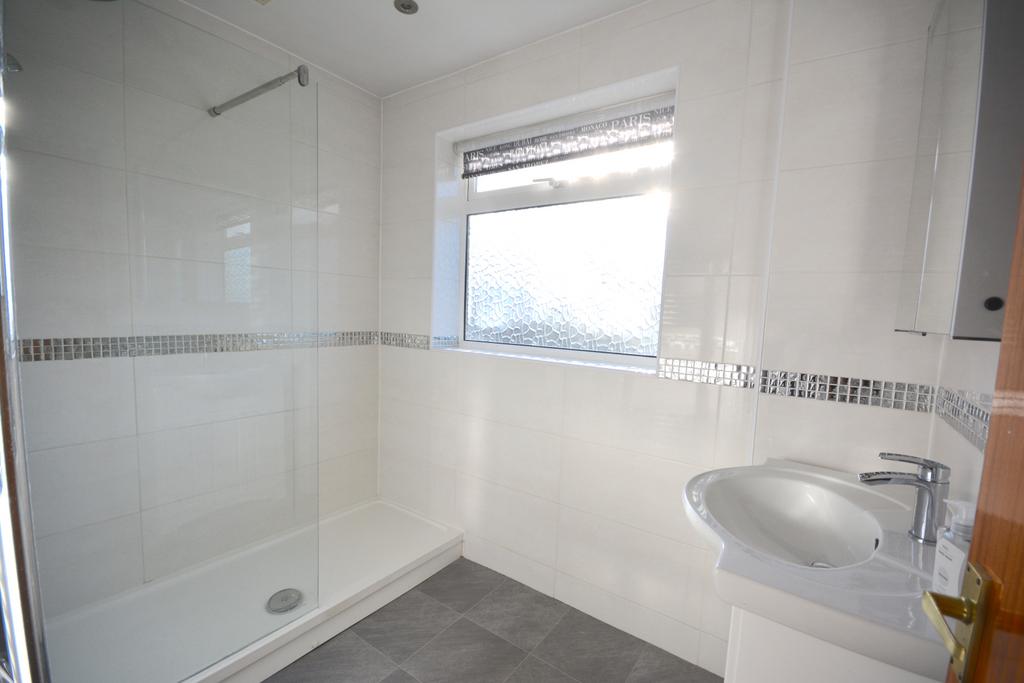 Family shower Room