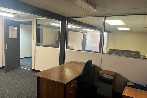 Industrial unit to rent, Unit L2B & T, The Maltings, Station Road Sawbridgeworth CM21 9JX