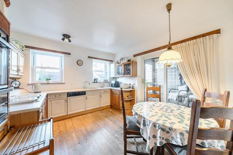 undefined, West End Avenue, Harrogate, HG2
