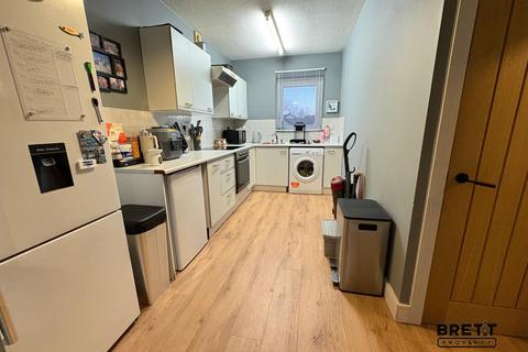 2 bedroom flat for sale, The Clicketts, Tenby, Pembrokeshire. SA70 8DT