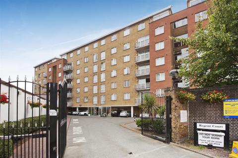 3 bedroom apartment for sale, Regent Court, North Bank, St Johns Wood
