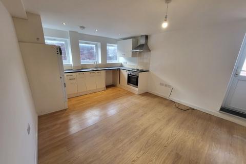 2 bedroom flat to rent, High Street, Bromsgrove B61