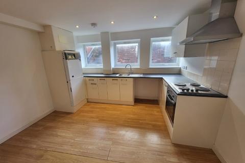 2 bedroom flat to rent, High Street, Bromsgrove B61