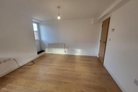 2 bedroom flat to rent, High Street, Bromsgrove B61