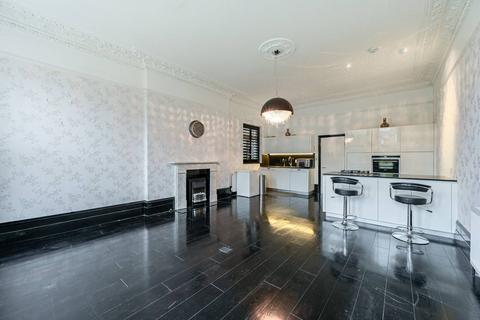 2 bedroom flat for sale, Warwick Road, Earls Court, London, SW5