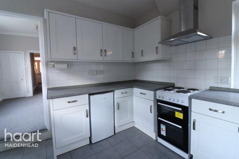 5 bedroom semi-detached house to rent, St Lukes Road, MAIDENHEAD