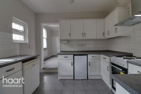 5 bedroom semi-detached house to rent, St Lukes Road, MAIDENHEAD