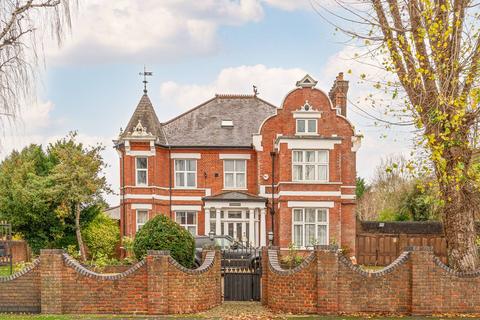 undefined, Russell Hill, Purley, CR8
