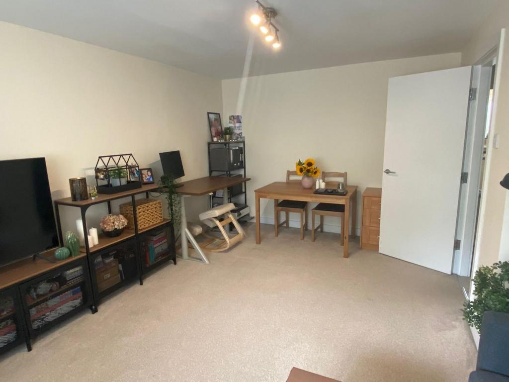 Lounge 2.jpg