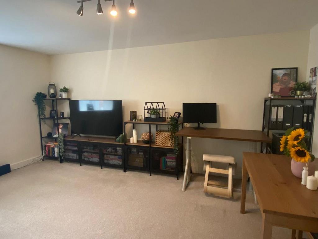 Lounge 3.jpg