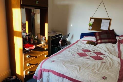 4 bedroom house to rent, Lisvane Street, Cathays, Cardiff