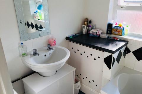 4 bedroom house to rent, Lisvane Street, Cathays, Cardiff