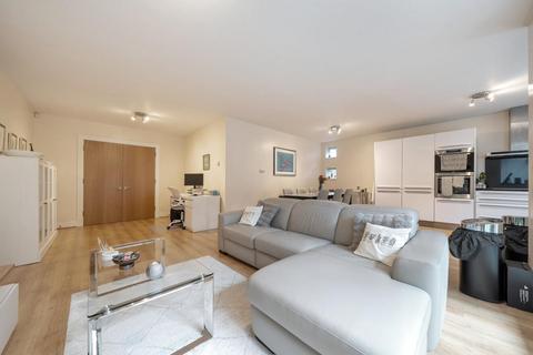 2 bedroom flat to rent, Gordon Avenue, Stanmore HA7