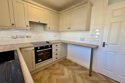 undefined, 14 Cotswold Court, Penn