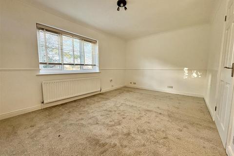 undefined, 14 Cotswold Court, Penn