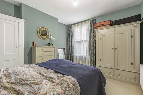 3 bedroom flat for sale, Trouville Road, London SW4