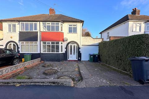 3 bedroom house to rent, Lindley Avenue, Tipton