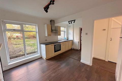 3 bedroom house to rent, Lindley Avenue, Tipton