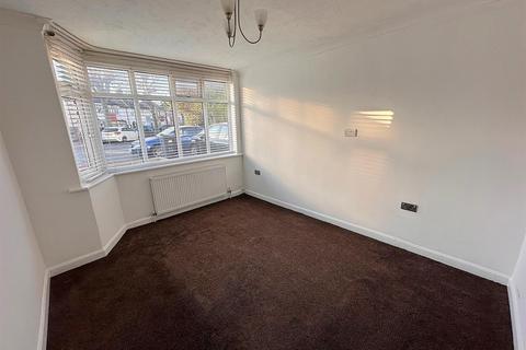 3 bedroom house to rent, Lindley Avenue, Tipton