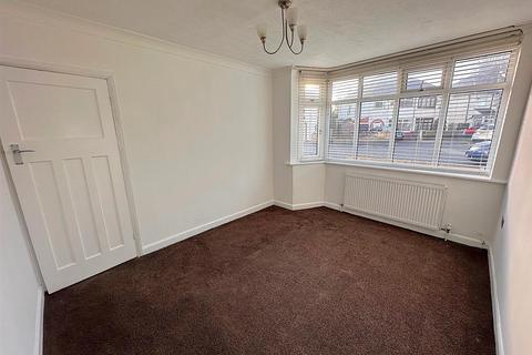 3 bedroom house to rent, Lindley Avenue, Tipton