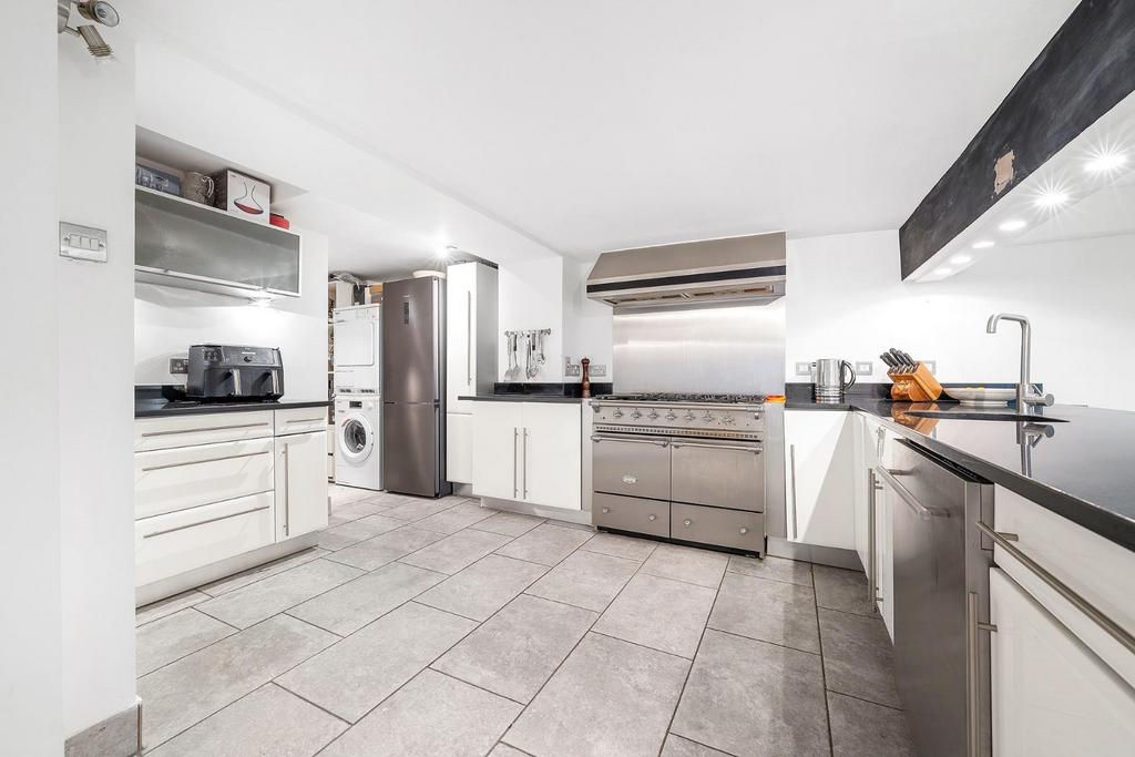 Kitchen.JPG