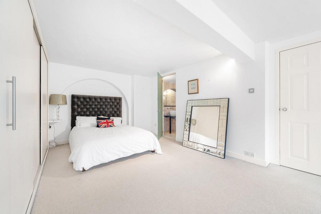 Bedroom 1.JPG