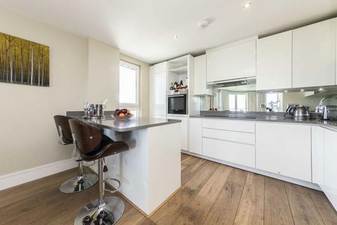 2 bedroom flat to rent, St. Luke's Avenue, London SW4