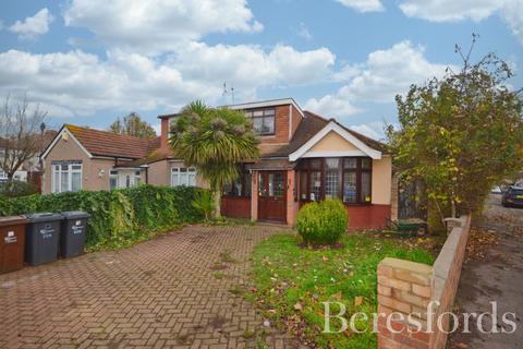 3 bedroom bungalow for sale, Gorseway, Rush Green, RM7