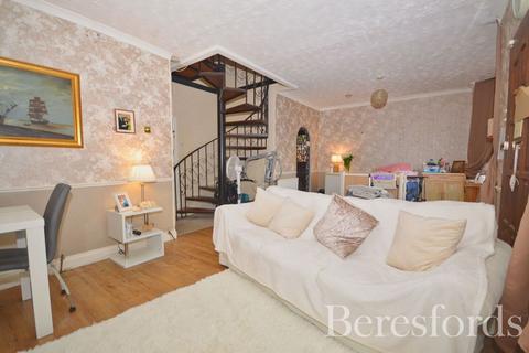 3 bedroom bungalow for sale, Gorseway, Rush Green, RM7